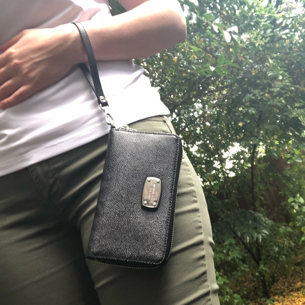 Michael Kors multifunctional phone case wristlet